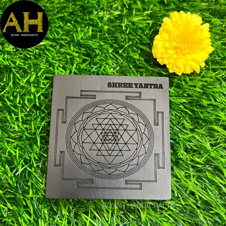 SHREE YANTRA 3 INCH - image 1