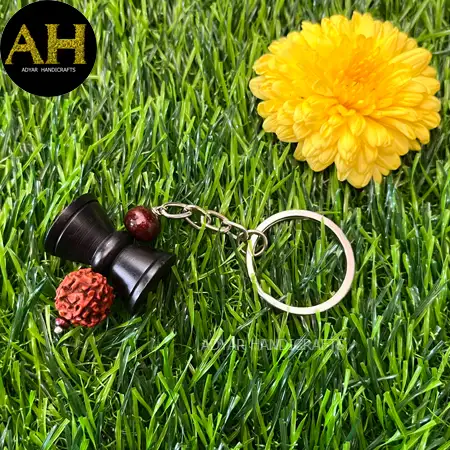 KARUNGALI UDUKKU KEYCHAIN - image 1